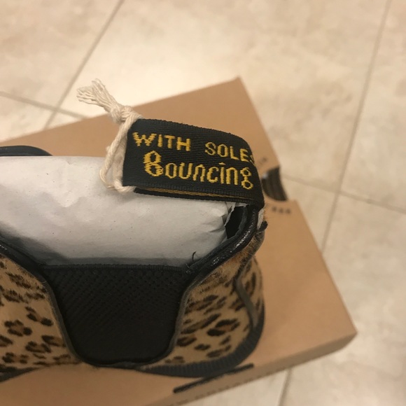 New Dr. Martens leopard Flora On Chelsea boots 5 - Picture 6 of 9